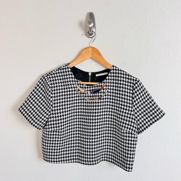 Mustard Seed Gold Neck Plated Houndstooth Quilted Short Sleeve Zip Crop Blouse - Picture 2 of 8